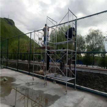 中学操场球场地护栏网价格 篮球场地护栏隔离网安装厂家