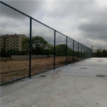篮球场护栏隔离网厂家电话 足球场地护栏网供应商