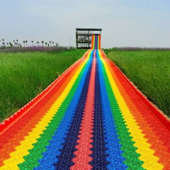 景区、公园里面都搭建了彩虹滑道 七彩滑道**玩的项目