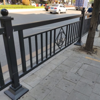静电喷塑市政护栏 马路车辆分流栏杆 惠州新式道路护栏