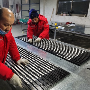 免打磨陶瓷橡胶板滚筒冷硫化包胶