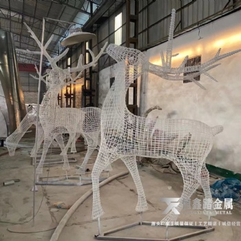 珍珠白喷漆鹿雕塑不锈钢镂空编织鹿雕塑公园景观装饰鹿摆件