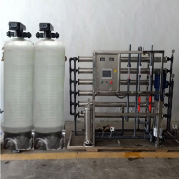 慈溪市辉月RO纯净水设备商家，产品清洗纯水处理纯水机1吨小时