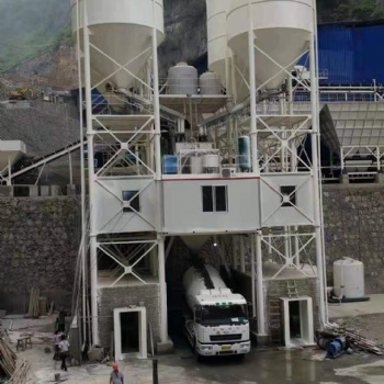 成都润捷建机生产销售混凝土搅拌站