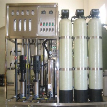 衢州纯水机设备维修|化工药剂稀释用去离子水|辉月反渗透纯净水厂家
