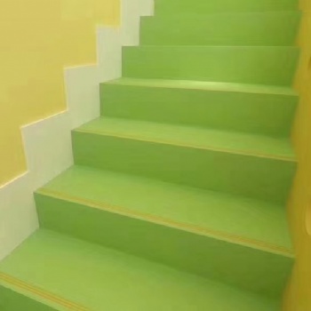 幼儿园楼梯踏步 加厚实用防滑L型楼梯垫 PVC楼梯软整体踏步