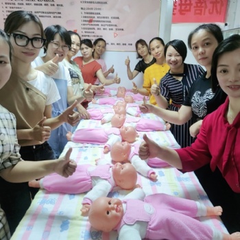 中山市优蓓母婴免费学习育婴师拿育婴师证书育婴师高工资工作月子中心育婴师