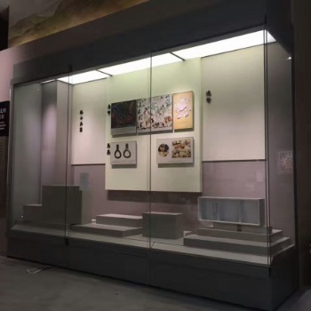 广州革命纪念博物馆低反射玻璃展柜定做