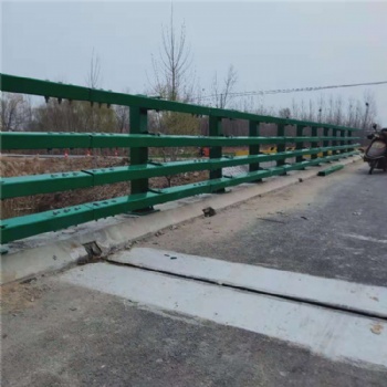 Q235高速公路防撞护栏 钢板立柱桥梁防撞栏杆 钢板拼接立柱护栏