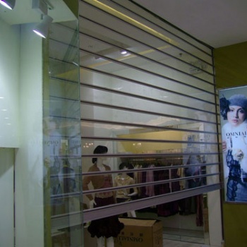 天津和平区安装卷帘门商场水晶门图解