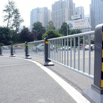 广州道路交通栏杆京式防护栏市政公路护栏小区道路护栏现货厂家批发