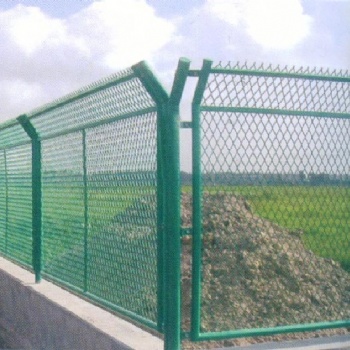 广东韶关,丝网电焊网网片,特殊钢格板,圈山用边框护栏双边丝护栏围栏