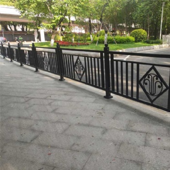 广州道路交通栏杆定制 特色市政护栏 人行道隔离栅栏安装