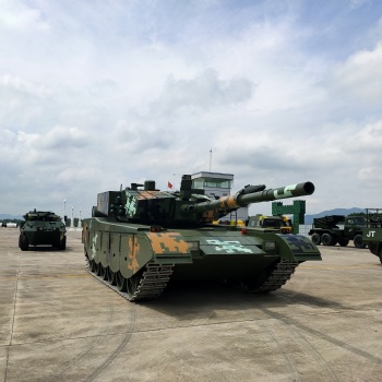 山东 大型军事模型99坦克模型 8轮装甲车爱国主义研学模型