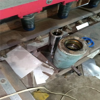 排查闸式折弯机剪板机问题维修2500折弯机油缸丝杆断裂