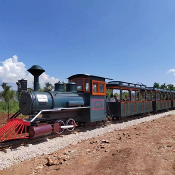 观光小火车成为景区主要交通工具