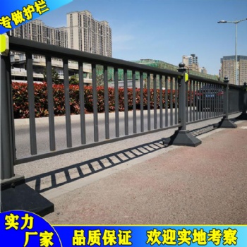 白色人行道市政护栏 广州交通市政护栏厂家