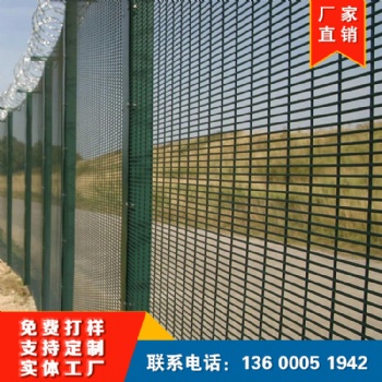 球场低碳钢丝隔离网 运动场围网铁艺护栏网 体育场用浸塑护栏网