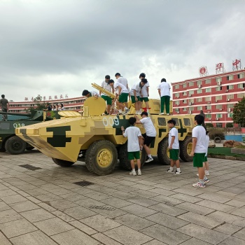 研学教育设备动态装甲车模型体验