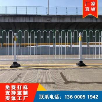 机动车道护栏 镀锌白色铁艺栏杆 道路护栏厂家批发