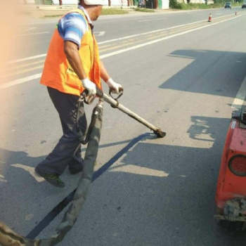 沥青灌缝胶路面裂缝修补厂家直供