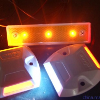 深圳瑞尔利隧道行车引导系统 LED智能诱导灯 有缘道钉