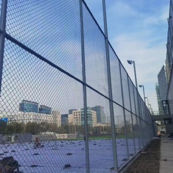 体育球场运动场围网菱形勾花围栏学校足球场隔离防护球场围网厂家