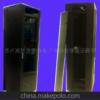 供应 2.0-1.5优质豪华型网孔服务器机柜APTT6642 （机柜）