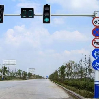 各种交通道路杆件信号灯杆标志牌杆监控杆电警杆源头厂家