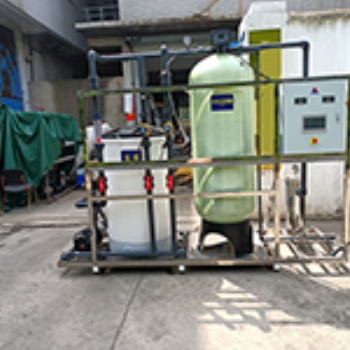 仪征厨房用水软化水设备/全自动软水器/水利用率高