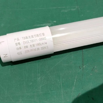 高光效led灯管光效180lm/w8w代替18w节能效果明显