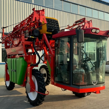 华玺3WPZ-1500G玉米自走式喷杆喷药机大型高驾打药机厂家